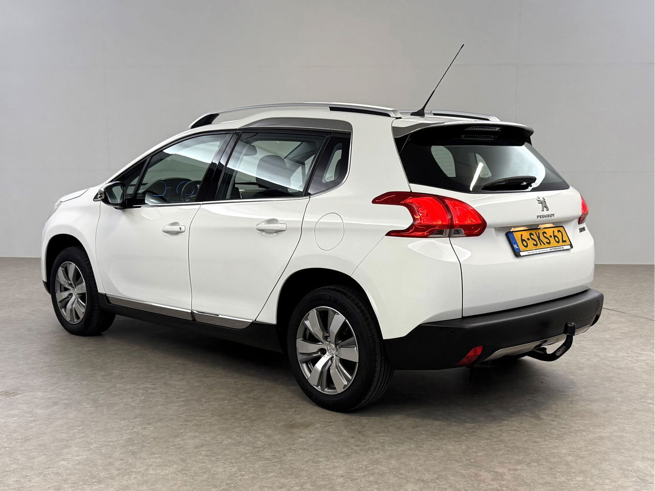 Peugeot 2008 1.2 VTi Allure | Sfeerverl. | Navigatie | Trekh | NAP | Cruise | Parkeersens