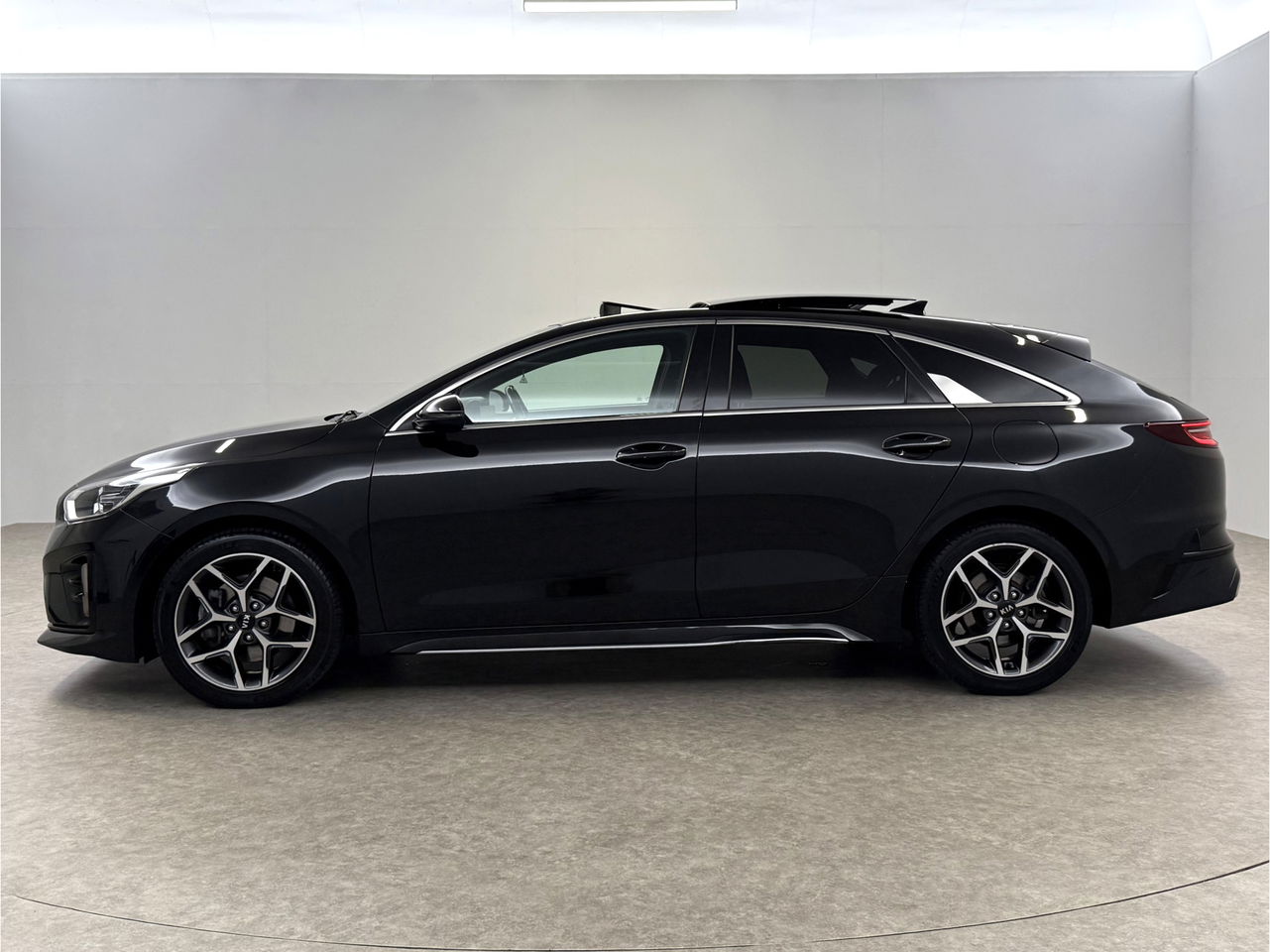 Kia ProCeed 1.5 T-GDi MHEV GT-Line | 170PK | Pano | Trekh | Camera | Carplay | Cruise | LED | NAP