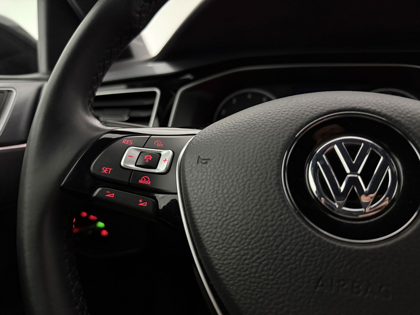 Volkswagen Polo 1.0 TSI R-line | LED | Carplay | Adaptive Cruise | Clima | Navigatie | Parkeersens.