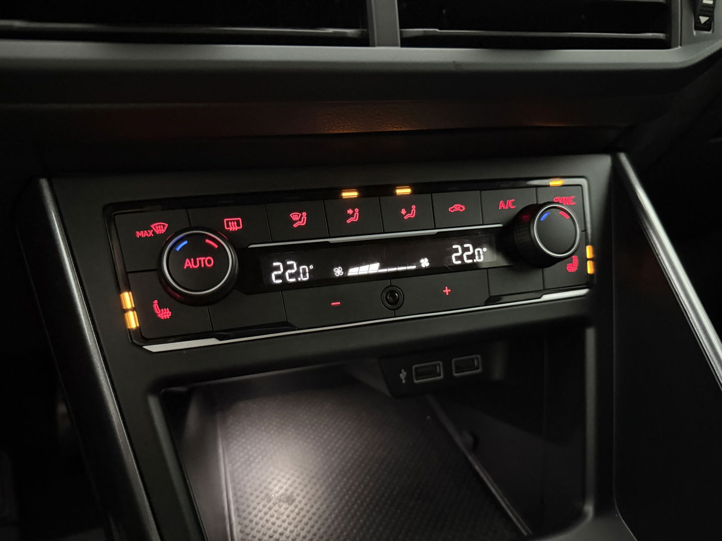 Volkswagen Polo 1.0 TSI R-line | LED | Carplay | Adaptive Cruise | Clima | Navigatie | Parkeersens.