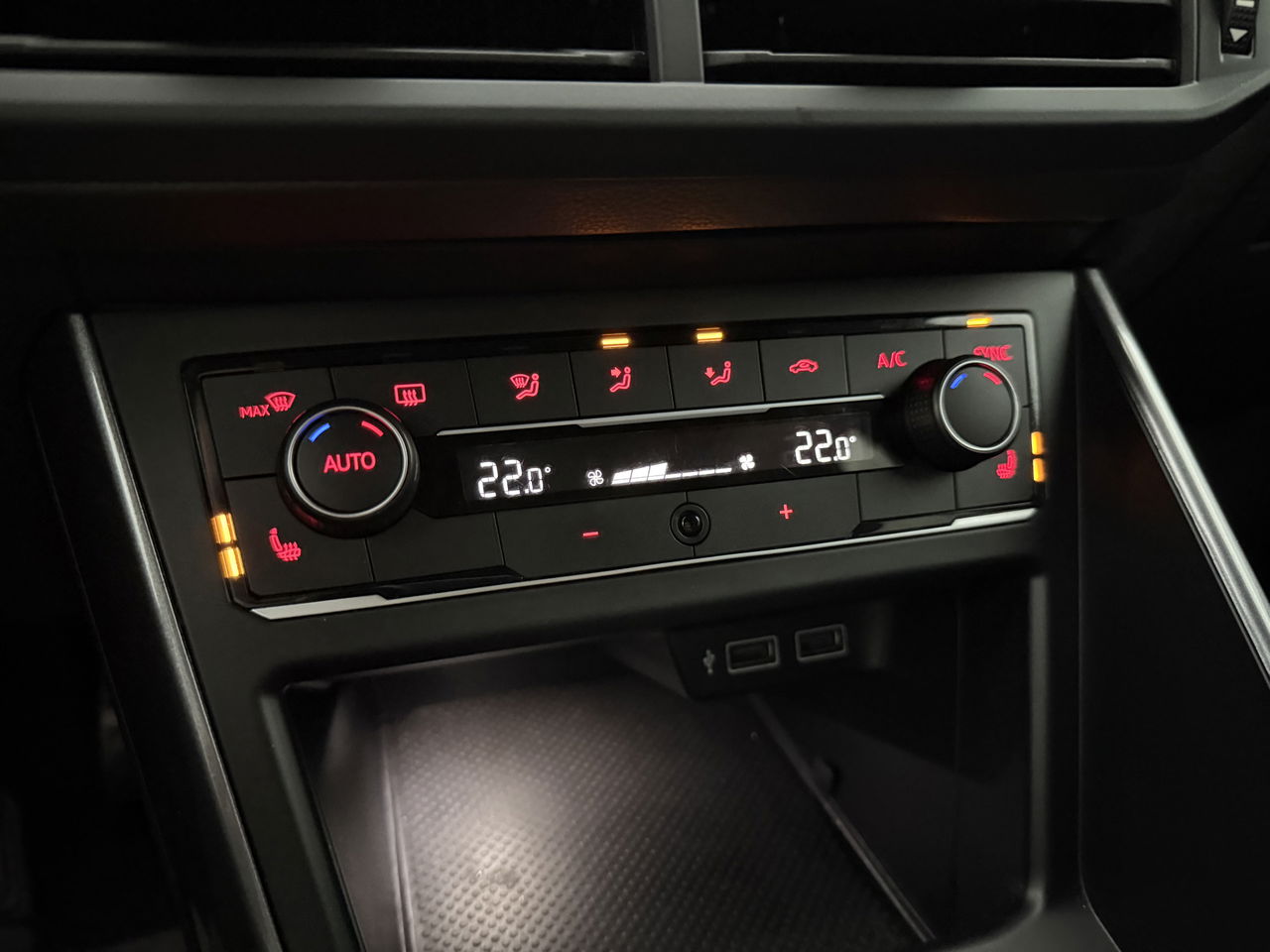 Volkswagen Polo 1.0 TSI R-line LED Carplay ACC Clima Navi PDC 17"LMV