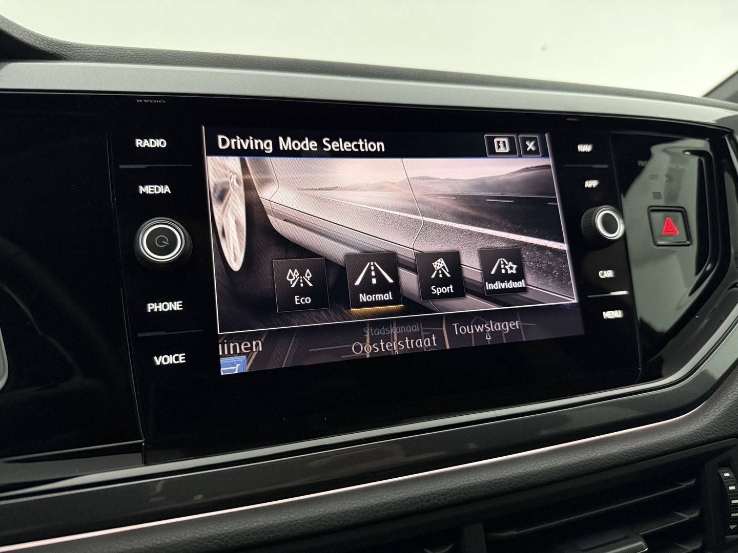 Volkswagen Polo 1.0 TSI R-line | LED | Carplay | Adaptive Cruise | Clima | Navigatie | Parkeersens.