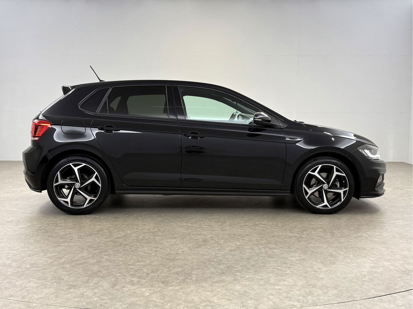 Volkswagen Polo 1.0 TSI R-line | LED | Carplay | Adaptive Cruise | Clima | Navigatie | Parkeersens.