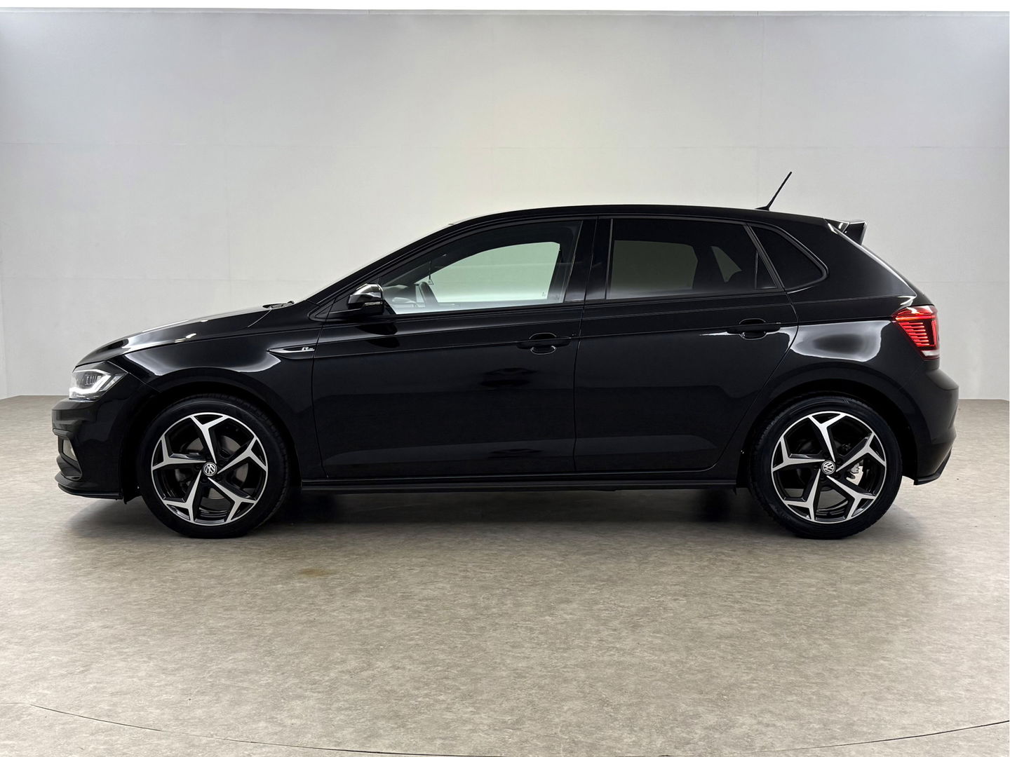 Volkswagen Polo 1.0 TSI R-line | LED | Carplay | Adaptive Cruise | Clima | Navigatie | Parkeersens.