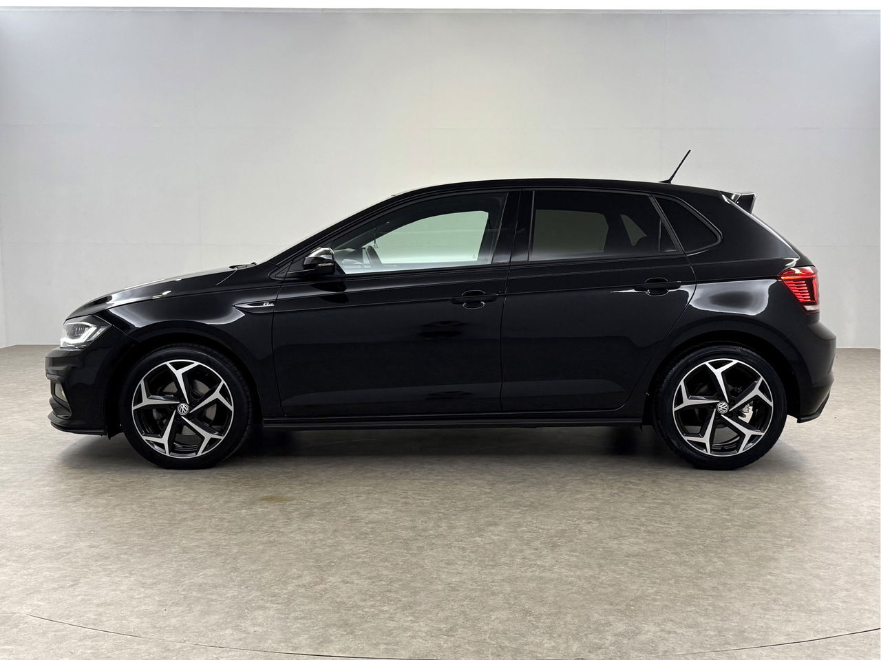 Volkswagen Polo 1.0 TSI R-line LED Carplay ACC Clima Navi PDC 17"LMV