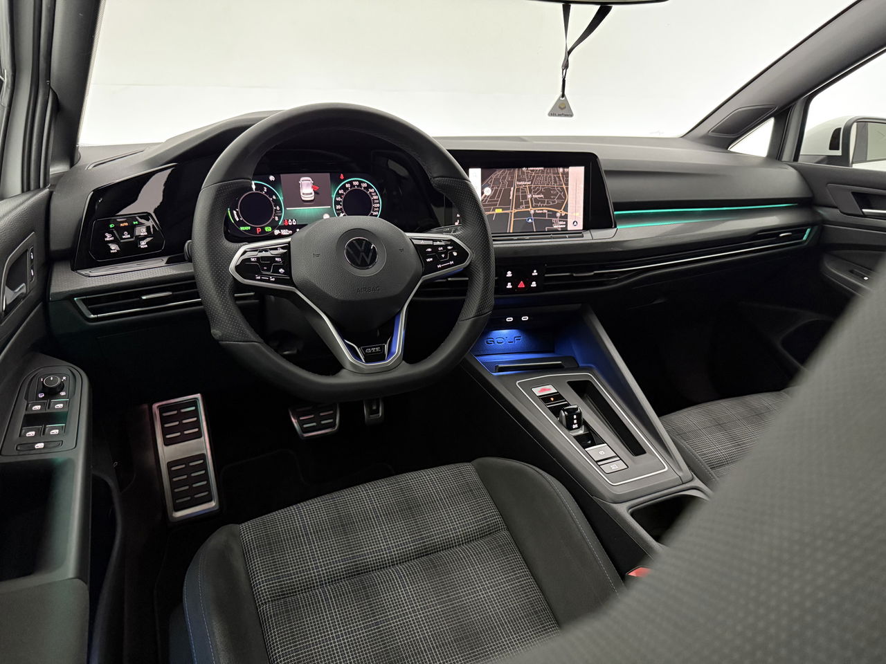 Volkswagen Golf 1.4 eHybrid GTE | Sfeerverl. | Virtual | IQ Lights | Carplay | Parkeersens
