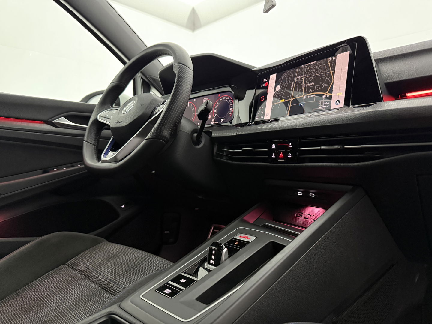 Volkswagen Golf 1.4 eHybrid GTE | Sfeerverl. | Virtual | IQ Light | Stuur/Stoelverw. l Carplay | Parkeersens l FULL LED l Navi
