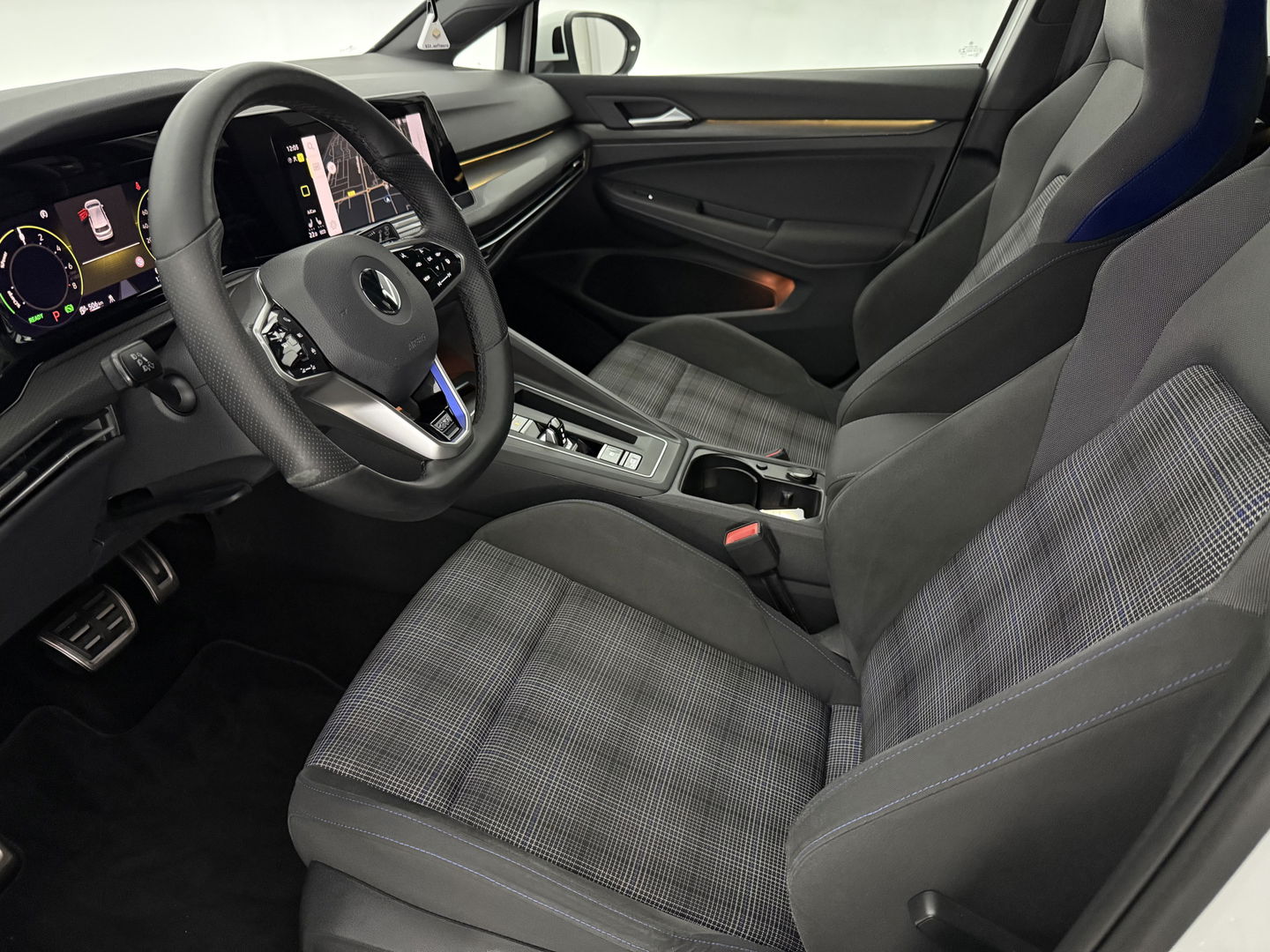 Volkswagen Golf 1.4 eHybrid GTE | Sfeerverl. | Virtual | IQ Light | Stuur/Stoelverw. l Carplay | Parkeersens l FULL LED l Navi