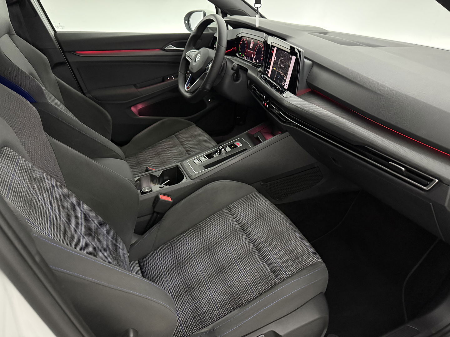 Volkswagen Golf 1.4 eHybrid GTE | Sfeerverl. | Virtual | IQ Light | Stuur/Stoelverw. l Carplay | Parkeersens l FULL LED l Navi