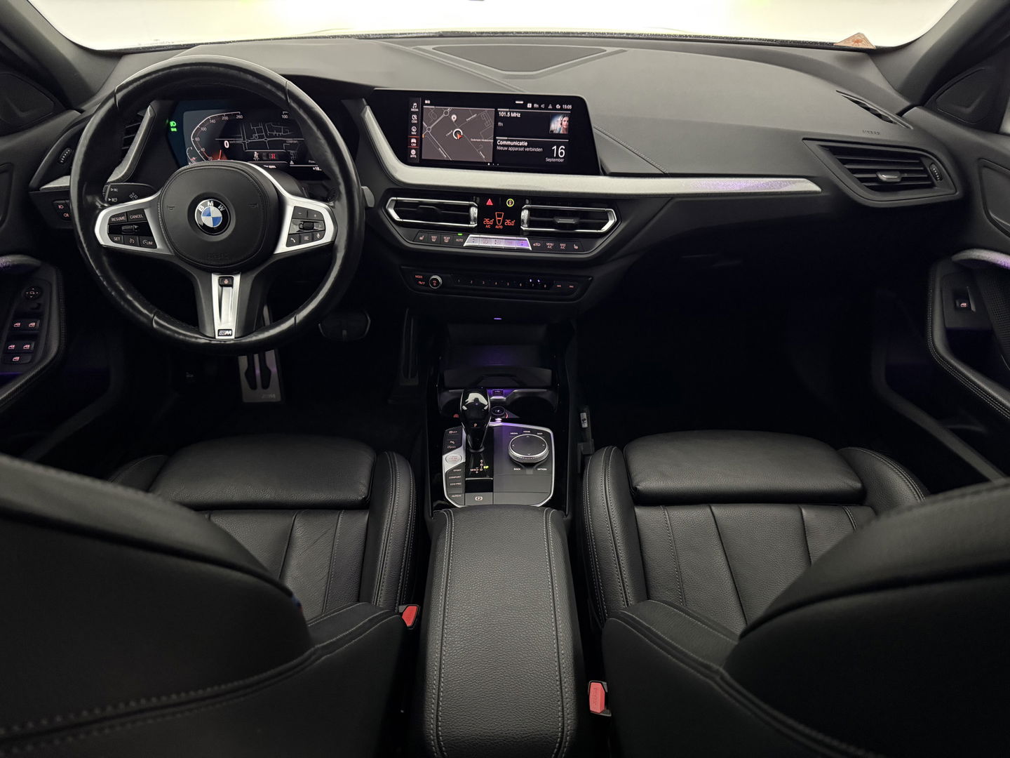 BMW 1-serie 118i M-Sport | Virtual | Camera | Kuipstoelen | LED | Carplay | Stoel/Stuurverw. | NAP