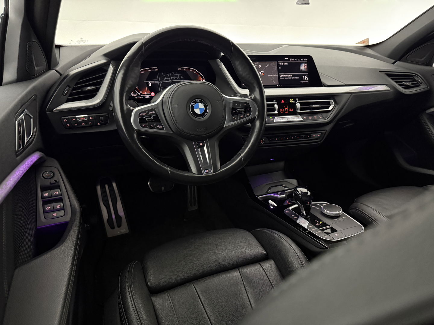 BMW 1-serie 118i M-Sport | Virtual | Camera | Kuipstoelen | LED | Carplay | Stoel/Stuurverw. | NAP