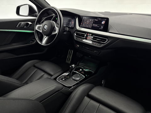 BMW 1-serie 118i M-Sport | Virtual | Camera | Kuipstoelen | LED | Carplay | Stoel/Stuurverw. | NAP