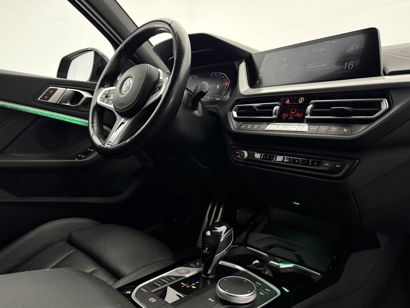BMW 1-serie 118i M-Sport | Virtual | Camera | Kuipstoelen | LED | Carplay | Stoel/Stuurverw. | NAP
