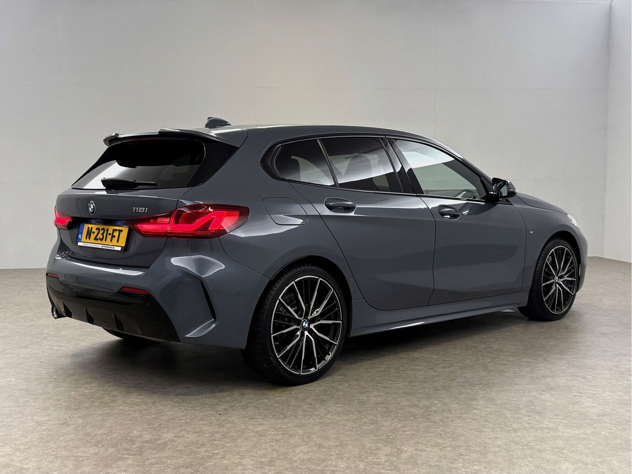 BMW 1-serie 118i M-Sport | Virtual | Camera | Kuipstoelen | LED | Carplay | Stoel/Stuurverw. | NAP
