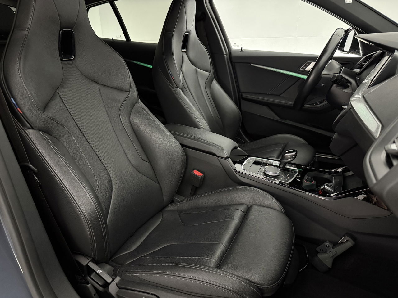 BMW 1-serie 118i M-Sport | Virtual | Camera | Kuipstoelen | LED | Carplay | Stoel/Stuurverw. | NAP