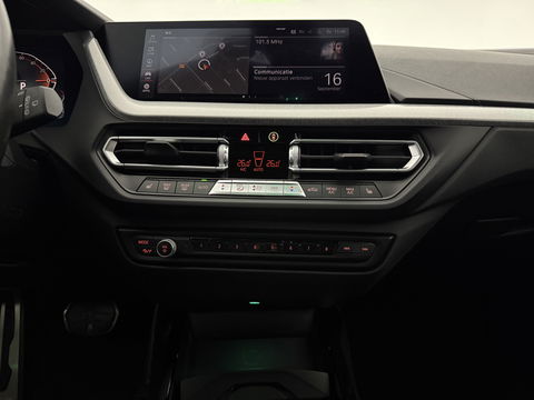 BMW 1-serie 118i M-Sport | Virtual | Camera | Kuipstoelen | LED | Carplay | Stoel/Stuurverw. | NAP