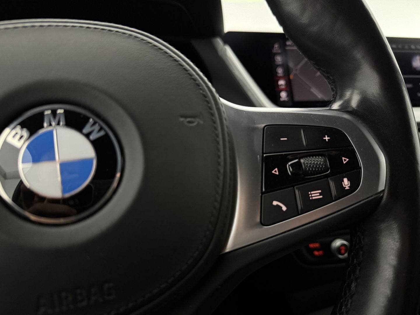 BMW 1-serie 118i M-Sport | Virtual | Camera | Kuipstoelen | LED | Carplay | Stoel/Stuurverw. | NAP