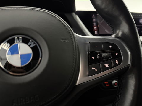 BMW 1-serie 118i M-Sport | Virtual | Camera | Kuipstoelen | LED | Carplay | Stoel/Stuurverw. | NAP
