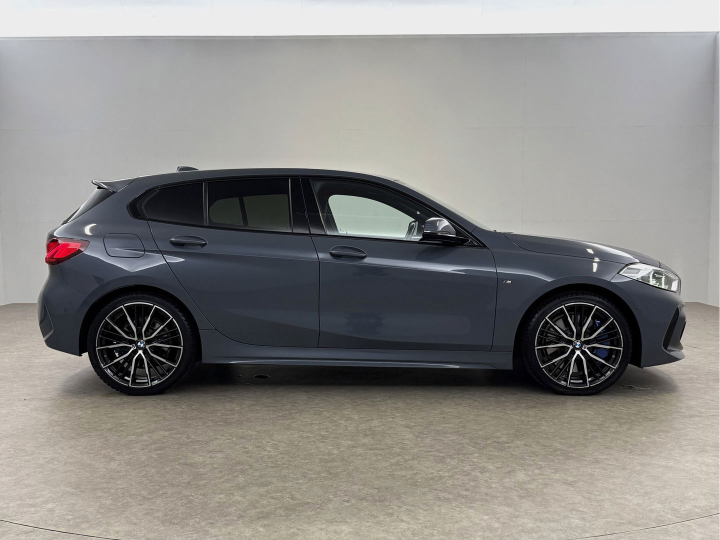 BMW 1-serie 118i M-Sport | Virtual | Camera | Kuipstoelen | LED | Carplay | Stoel/Stuurverw. | NAP