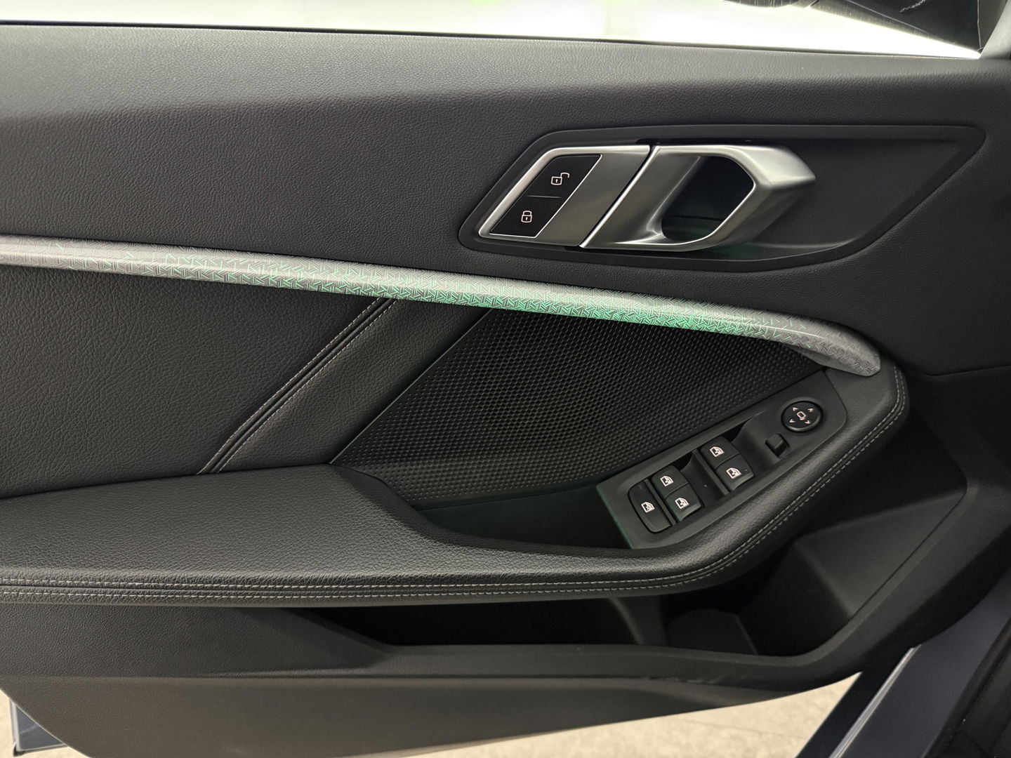 BMW 1-serie 118i M-Sport | Virtual | Camera | Kuipstoelen | LED | Carplay | Stoel/Stuurverw. | NAP