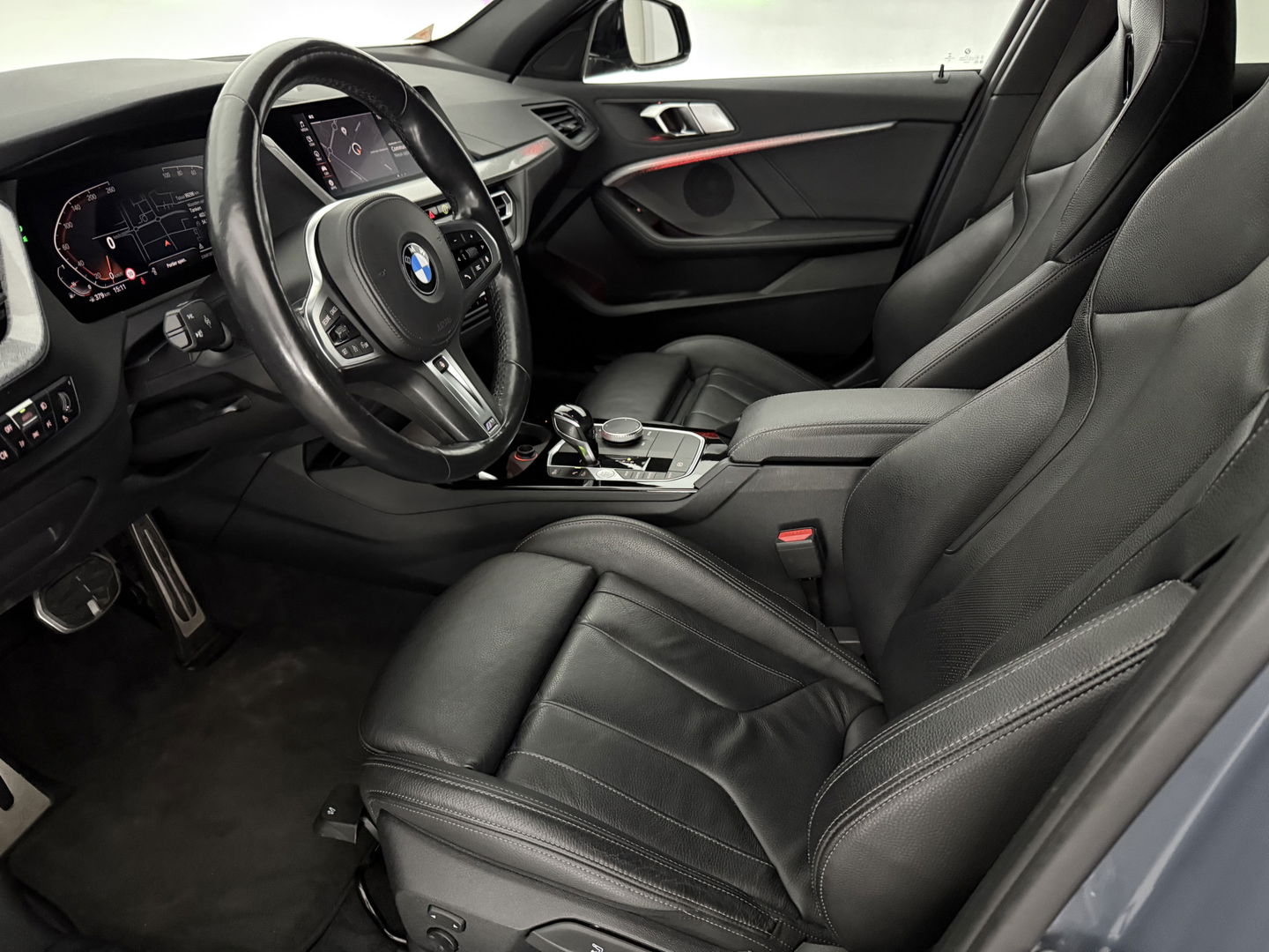 BMW 1-serie 118i M-Sport | Virtual | Camera | Kuipstoelen | LED | Carplay | Stoel/Stuurverw. | NAP