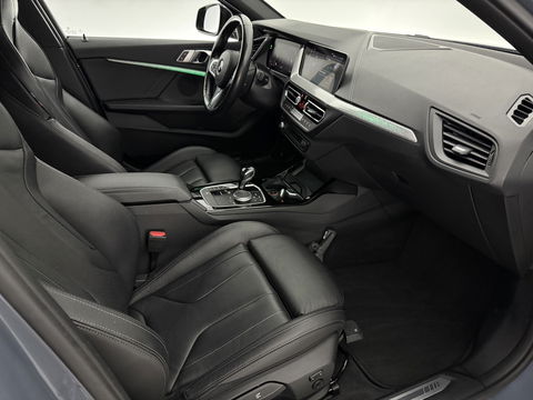 BMW 1-serie 118i M-Sport | Virtual | Camera | Kuipstoelen | LED | Carplay | Stoel/Stuurverw. | NAP