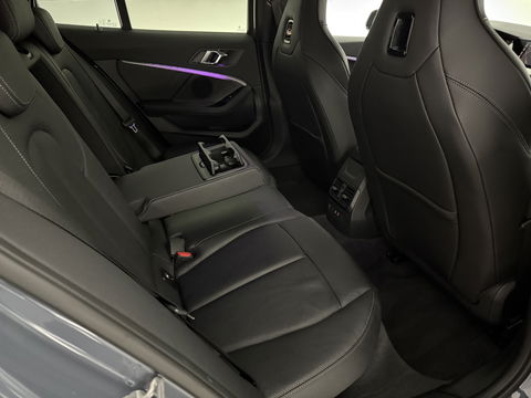 BMW 1-serie 118i M-Sport | Virtual | Camera | Kuipstoelen | LED | Carplay | Stoel/Stuurverw. | NAP