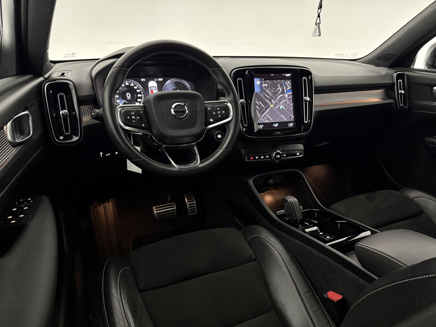 Volvo XC40 1.5 T5 Recharge Inscription | Pano | 360° | Sfeerverl. | Virtual | Dodehoek l Adaptive Cruise | LED | Carplay