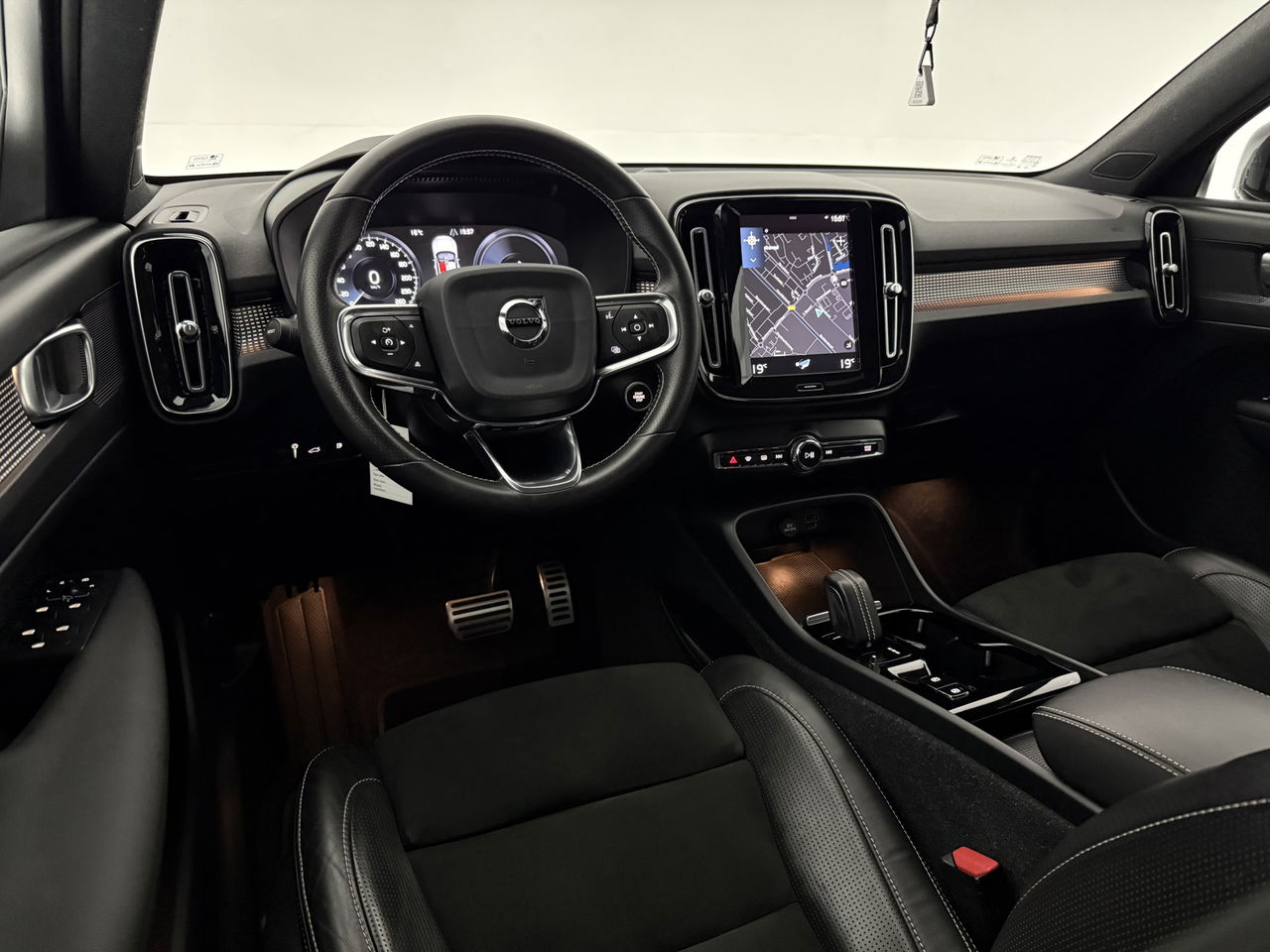 Volvo XC40 1.5 T5 PHEV 262PK Inscription | Pano | 360° | Sfeerverl. | Virtual | Adaptive Cruise | LED | Carplay