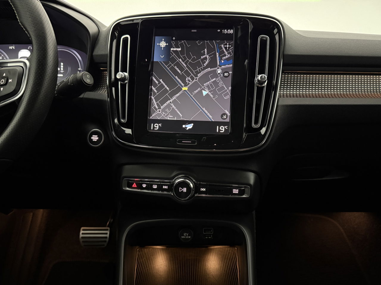 Volvo XC40 1.5 T5 PHEV 262PK Inscription | Pano | 360° | Sfeerverl. | Virtual | Adaptive Cruise | LED | Carplay
