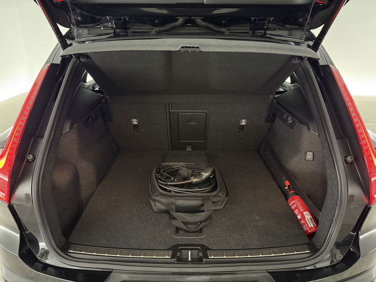 Volvo XC40 1.5 T5 PHEV 262PK Inscription | Pano | 360° | Sfeerverl. | Virtual | Adaptive Cruise | LED | Carplay