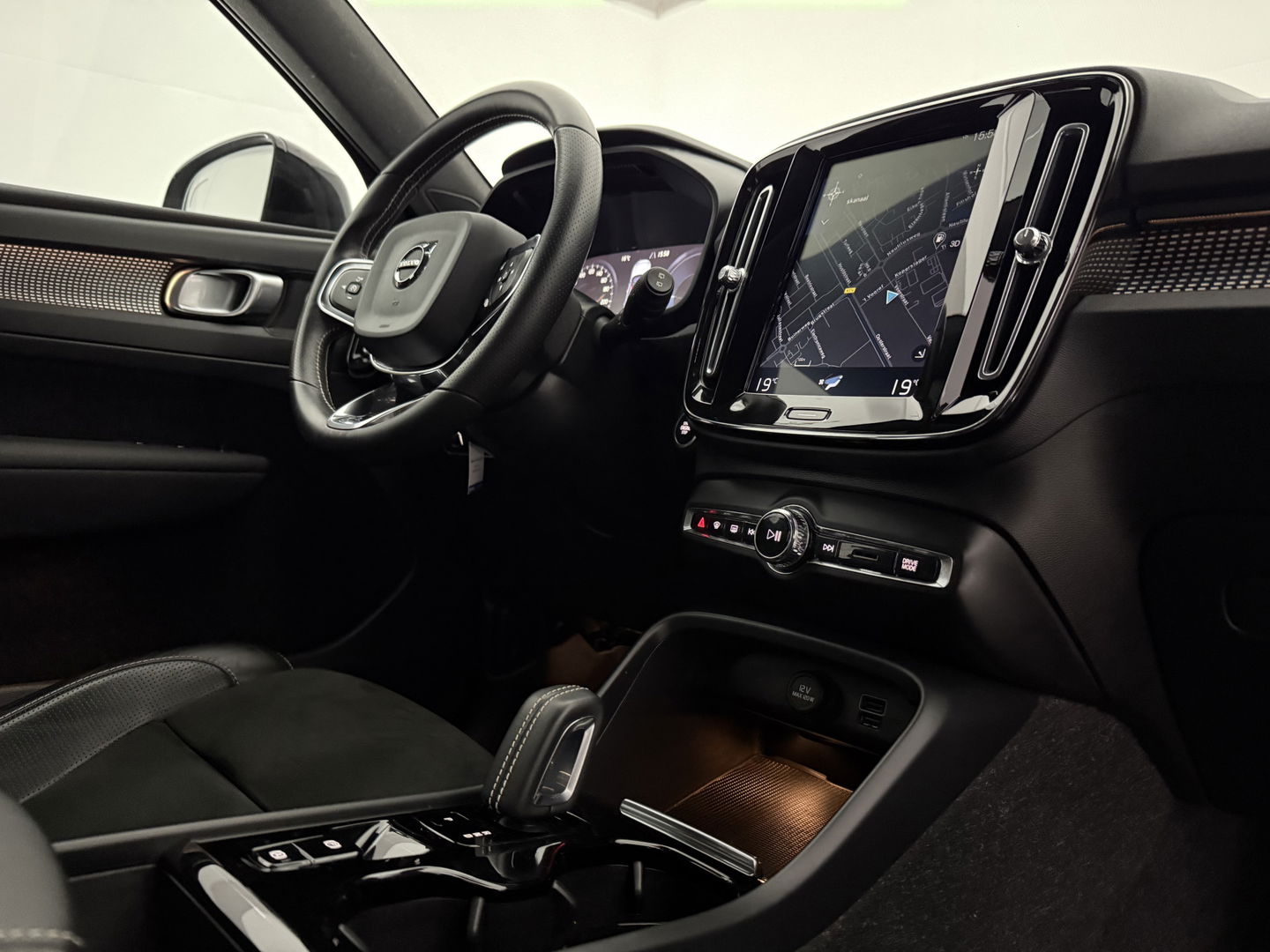 Volvo XC40 1.5 T5 Recharge Inscription | Pano | 360° | Sfeerverl. | Virtual | Dodehoek l Adaptive Cruise | LED | Carplay