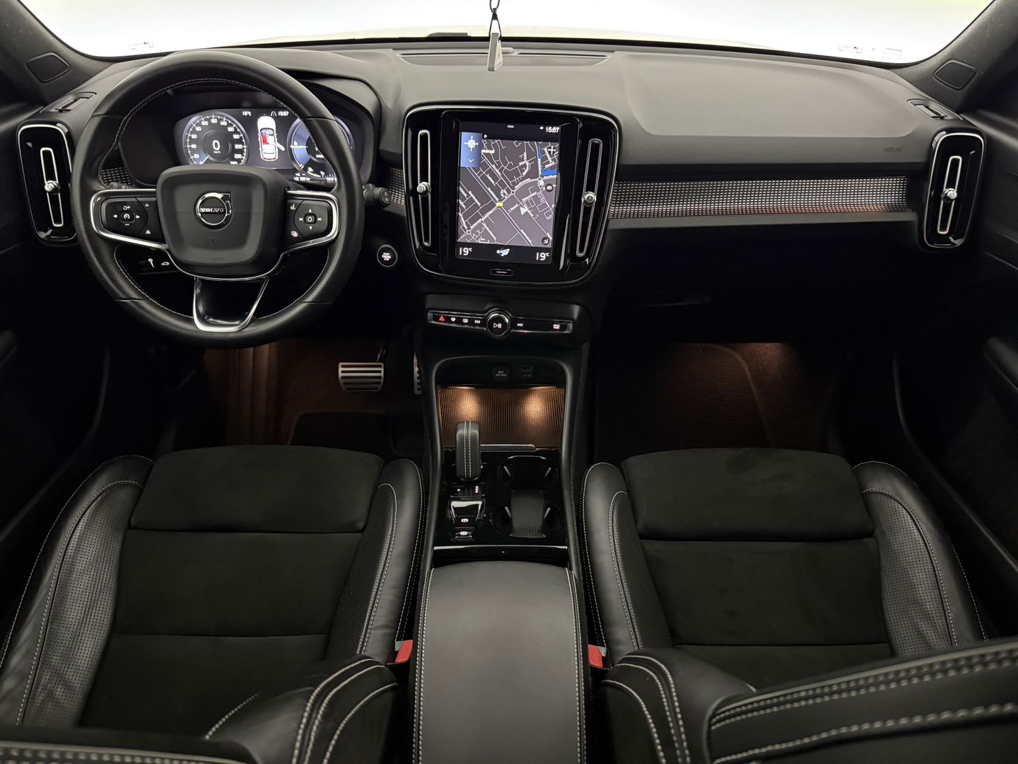Volvo XC40 1.5 T5 Recharge Inscription | Pano | 360° | Sfeerverl. | Virtual | Dodehoek l Adaptive Cruise | LED | Carplay