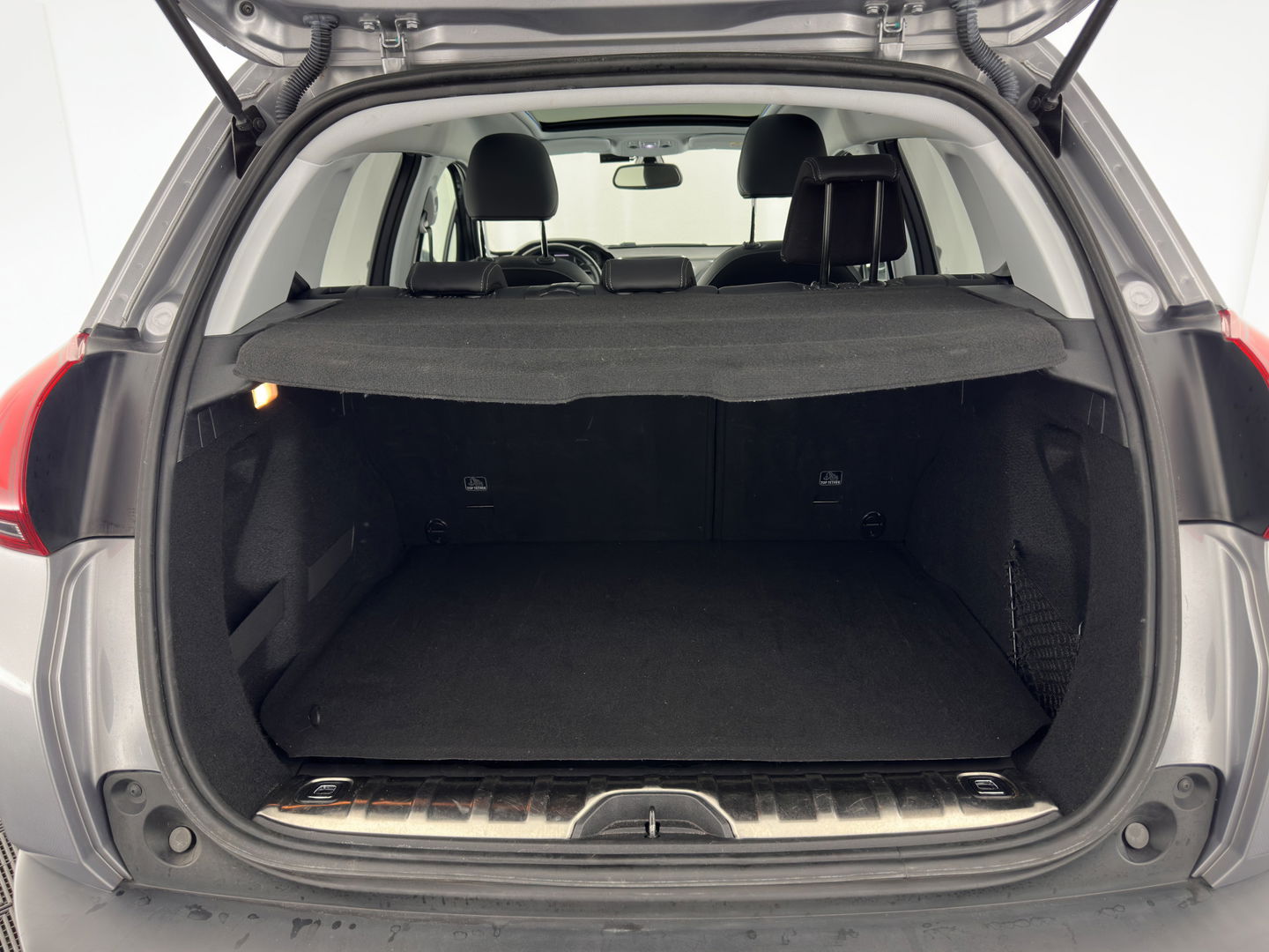 Peugeot 2008 1.2 PureTech Allure Aut. *PANO | LEATHER-FABRIC | HEATED-SPORTSEATS | CARPLAY | ECC | CAMERA | PRIVACY-GLASS | PDC | CRUISE | 16''ALU*
