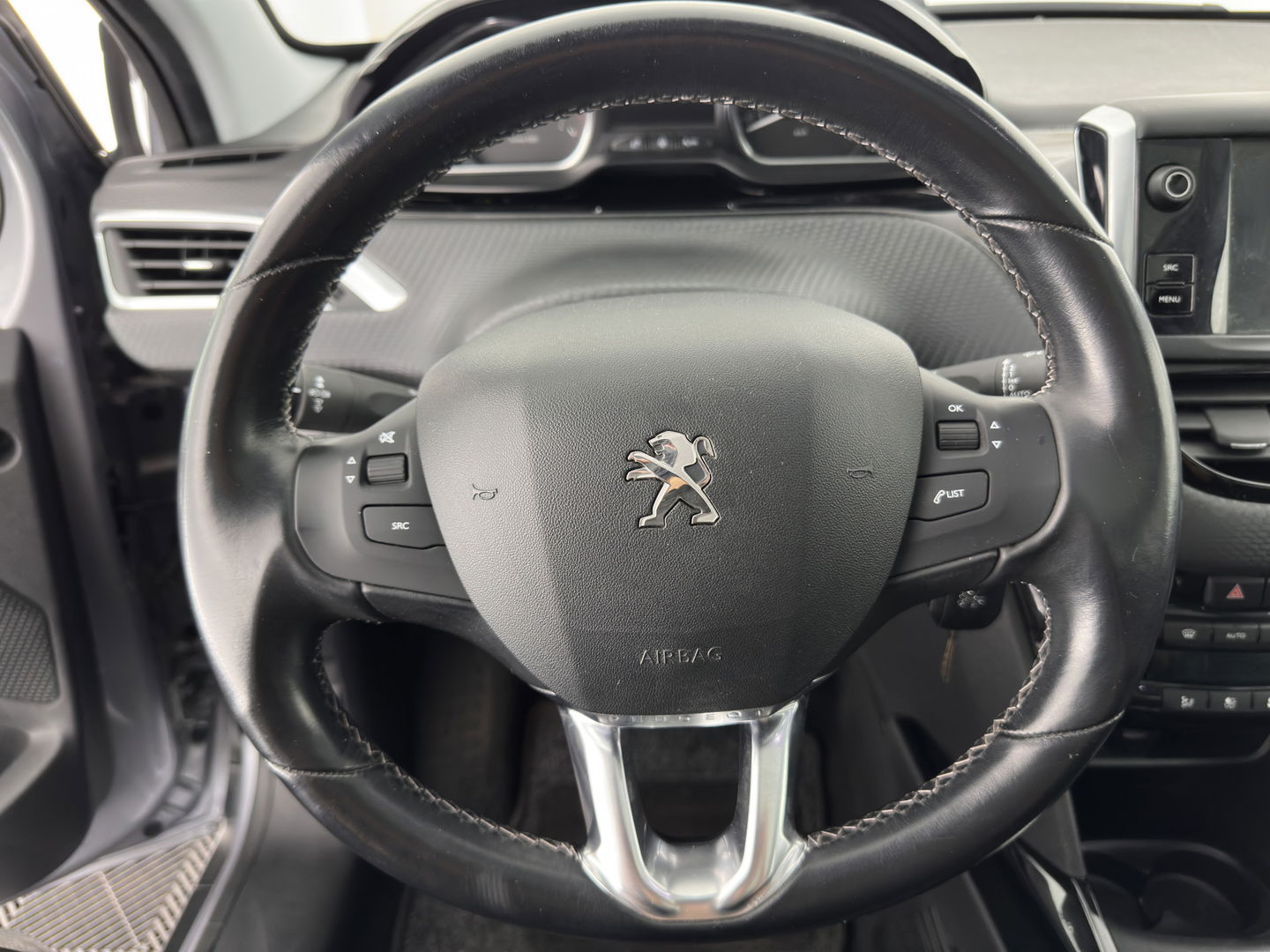 Peugeot 2008 1.2 PureTech Allure Aut. *PANO | LEATHER-FABRIC | HEATED-SPORTSEATS | CARPLAY | ECC | CAMERA | PRIVACY-GLASS | PDC | CRUISE | 16''ALU*
