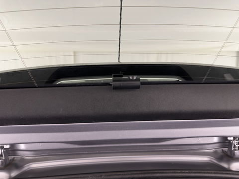 Peugeot 2008 1.2 PureTech Allure Aut. *PANO | LEATHER-FABRIC | HEATED-SPORTSEATS | CARPLAY | ECC | CAMERA | PRIVACY-GLASS | PDC | CRUISE | 16''ALU*