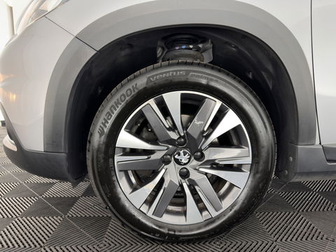 Peugeot 2008 1.2 PureTech Allure Aut. *PANO | LEATHER-FABRIC | HEATED-SPORTSEATS | CARPLAY | ECC | CAMERA | PRIVACY-GLASS | PDC | CRUISE | 16''ALU*