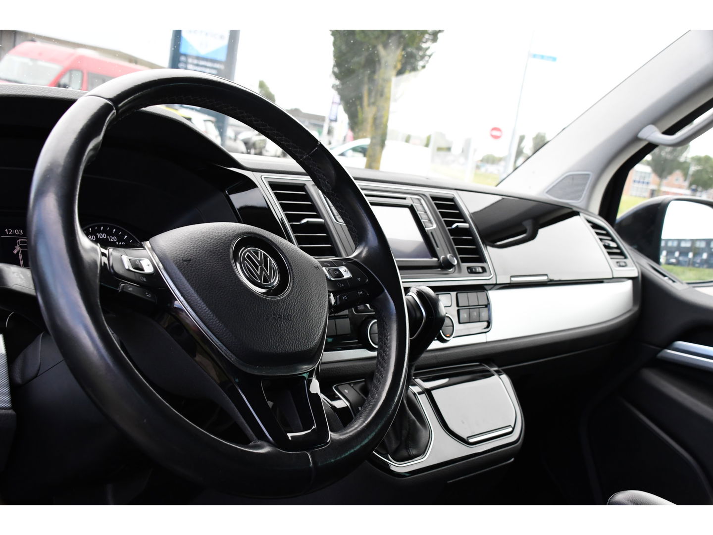 Volkswagen Transporter Caravelle 2.0 TDI L2H1 Highline Adaptieve Cruise, Camera, 2 x Schuifdeur, 204pk, 8 personen, NAVI, Clima, Stoelverwarming, Uniek!
