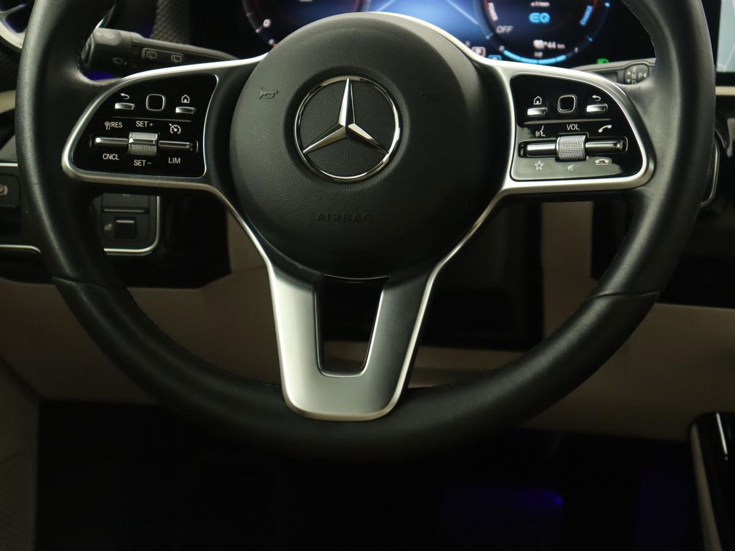 Mercedes-Benz A-Klasse 250e Business Solution Luxury | Panoramadak | Leder | Stoelverwarming | Memory | Keyless | Carplay | Sfeerverlichting | PHEV | Plug In