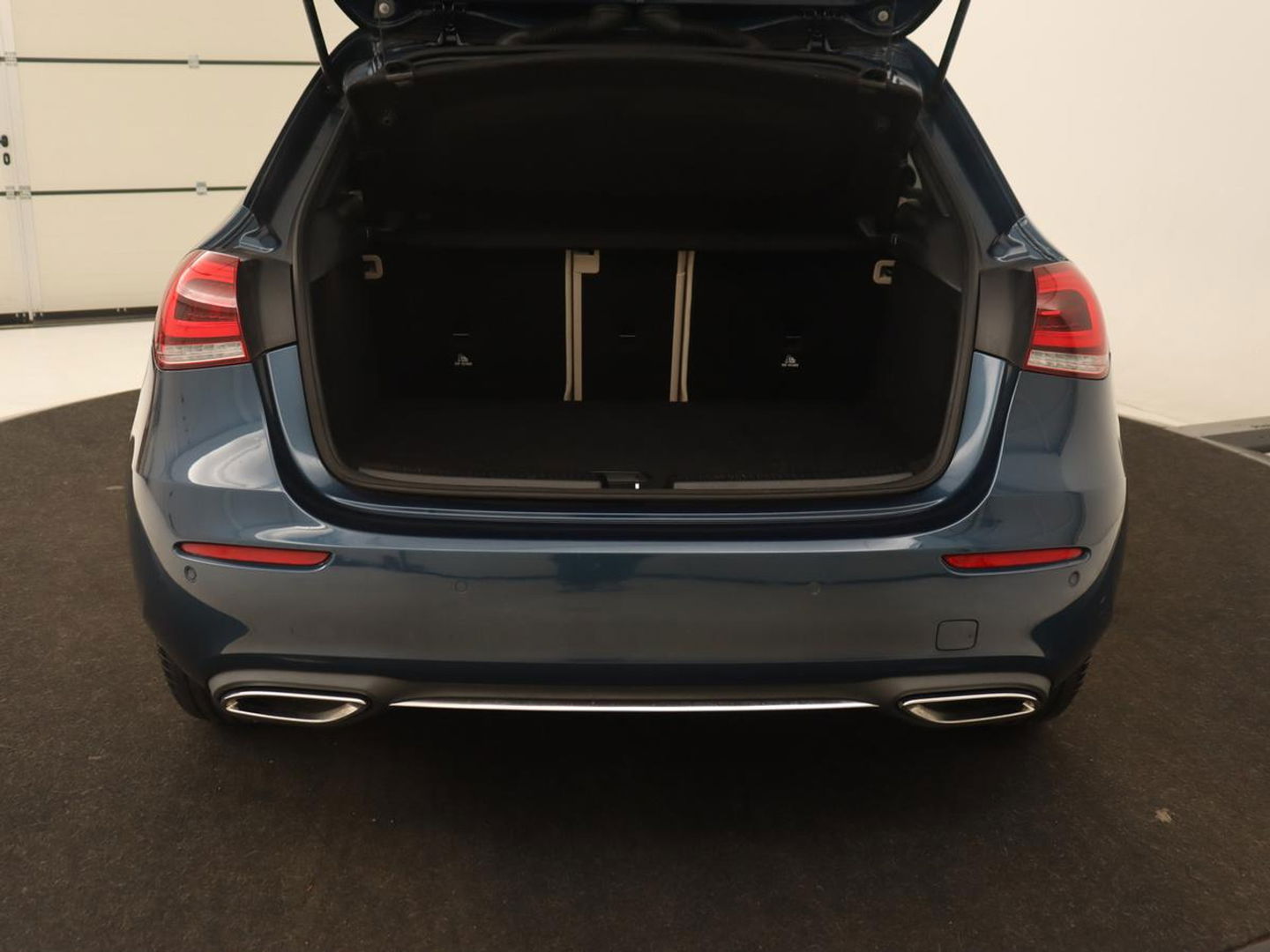 Mercedes-Benz A-Klasse 250e Business Solution Luxury | Panoramadak | Leder | Stoelverwarming | Memory | Keyless | Carplay | Sfeerverlichting | PHEV | Plug In
