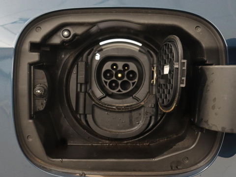 Mercedes-Benz A-Klasse 250e Business Solution Luxury | Panoramadak | Leder | Stoelverwarming | Memory | Keyless | Carplay | Sfeerverlichting | PHEV | Plug In