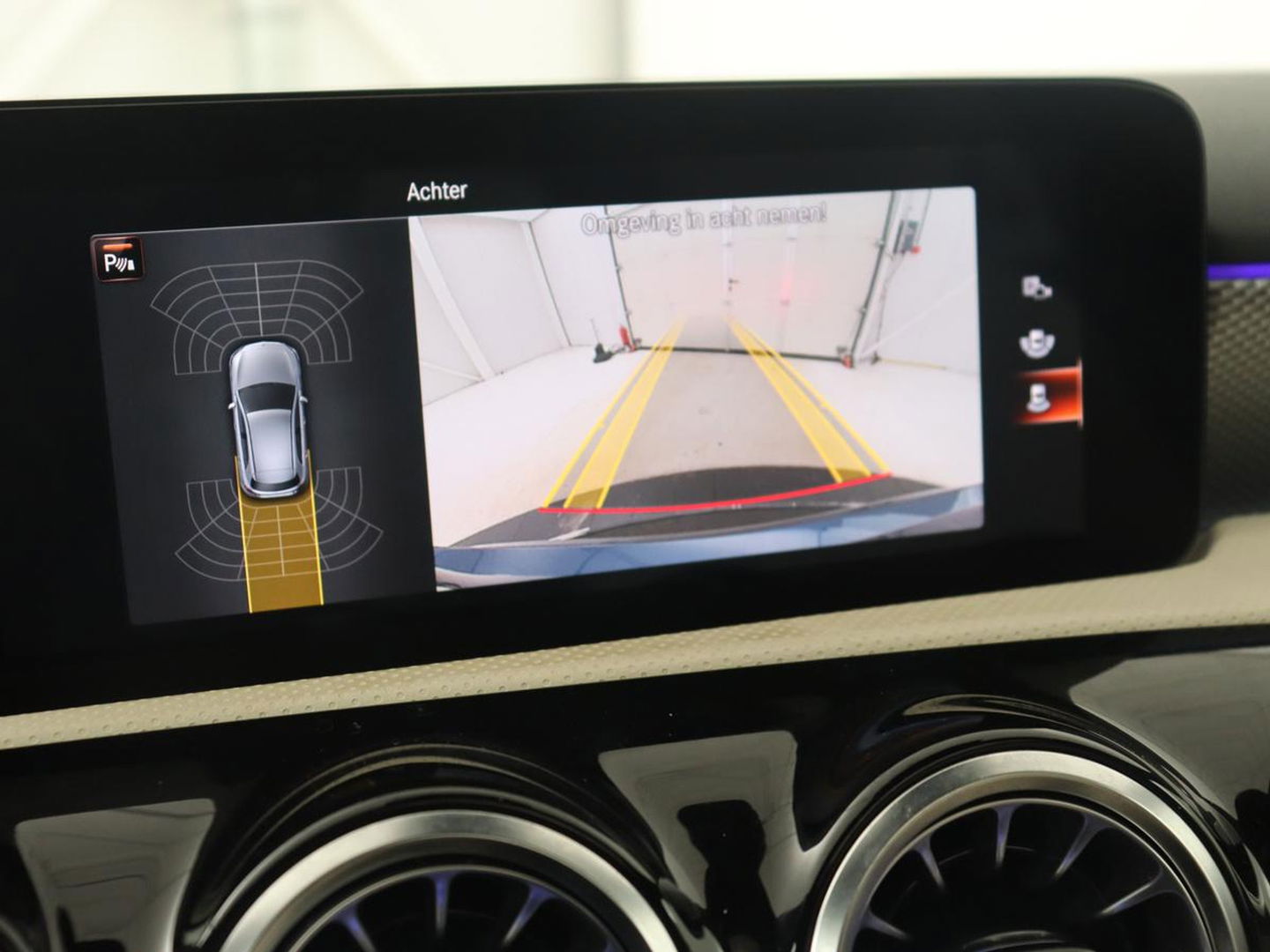 Mercedes-Benz A-Klasse 250e Business Solution Luxury | Panoramadak | Leder | Stoelverwarming | Memory | Keyless | Carplay | Sfeerverlichting | PHEV | Plug In