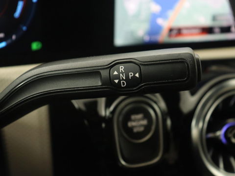 Mercedes-Benz A-Klasse 250e Business Solution Luxury | Panoramadak | Leder | Stoelverwarming | Memory | Keyless | Carplay | Sfeerverlichting | PHEV | Plug In