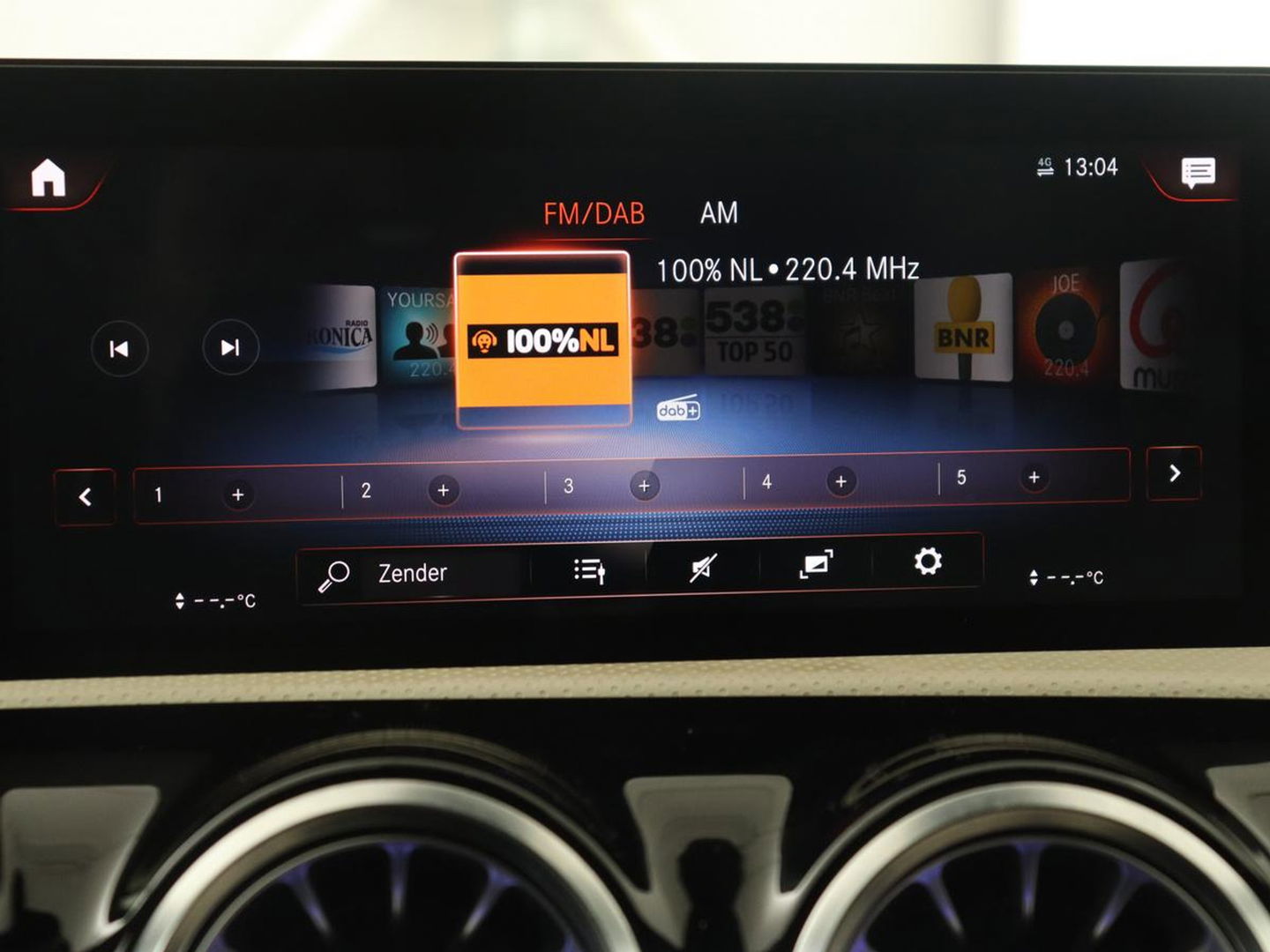 Mercedes-Benz A-Klasse 250e Business Solution Luxury | Panoramadak | Leder | Stoelverwarming | Memory | Keyless | Carplay | Sfeerverlichting | PHEV | Plug In