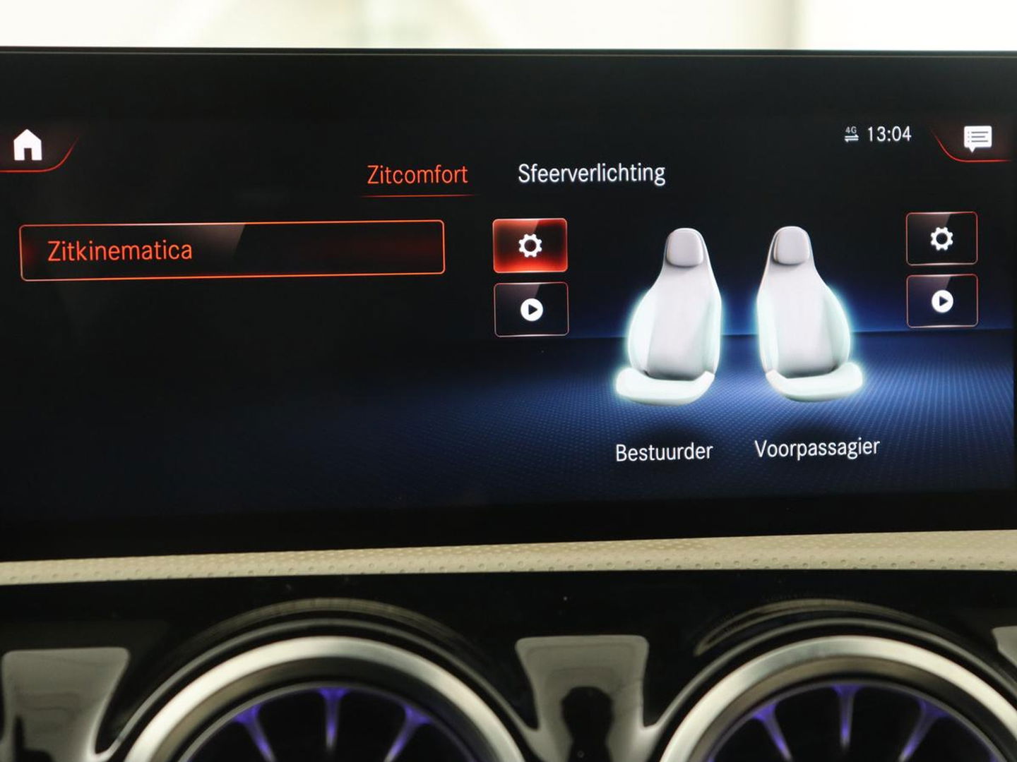 Mercedes-Benz A-Klasse 250e Business Solution Luxury | Panoramadak | Leder | Stoelverwarming | Memory | Keyless | Carplay | Sfeerverlichting | PHEV | Plug In