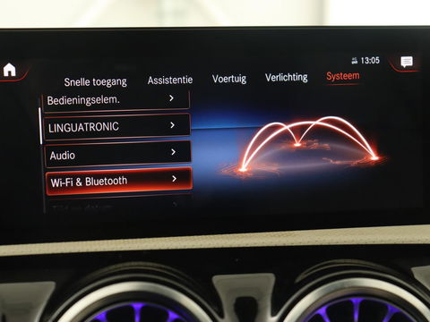 Mercedes-Benz A-Klasse 250e Business Solution Luxury | Panoramadak | Leder | Stoelverwarming | Memory | Keyless | Carplay | Sfeerverlichting | PHEV | Plug In