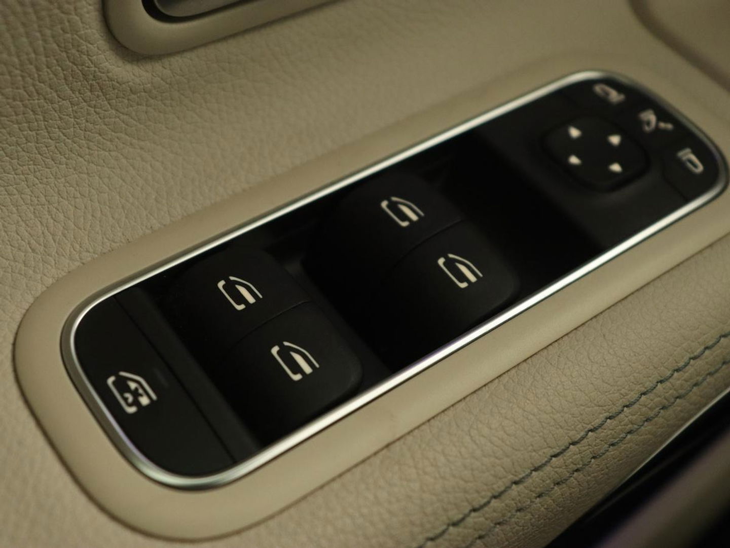 Mercedes-Benz A-Klasse 250e Business Solution Luxury | Panoramadak | Leder | Stoelverwarming | Memory | Keyless | Carplay | Sfeerverlichting | PHEV | Plug In