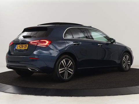 Mercedes-Benz A-Klasse 250e Business Solution Luxury | Panoramadak | Leder | Stoelverwarming | Memory | Keyless | Carplay | Sfeerverlichting | PHEV | Plug In