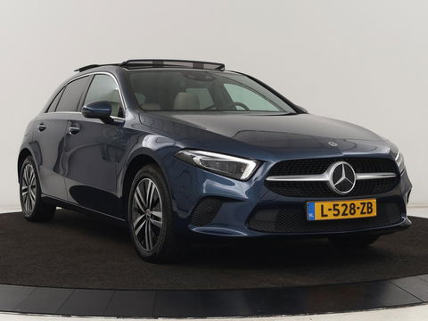 Mercedes-Benz A-Klasse 250e Business Solution Luxury | Panoramadak | Leder | Stoelverwarming | Memory | Keyless | Carplay | Sfeerverlichting | PHEV | Plug In