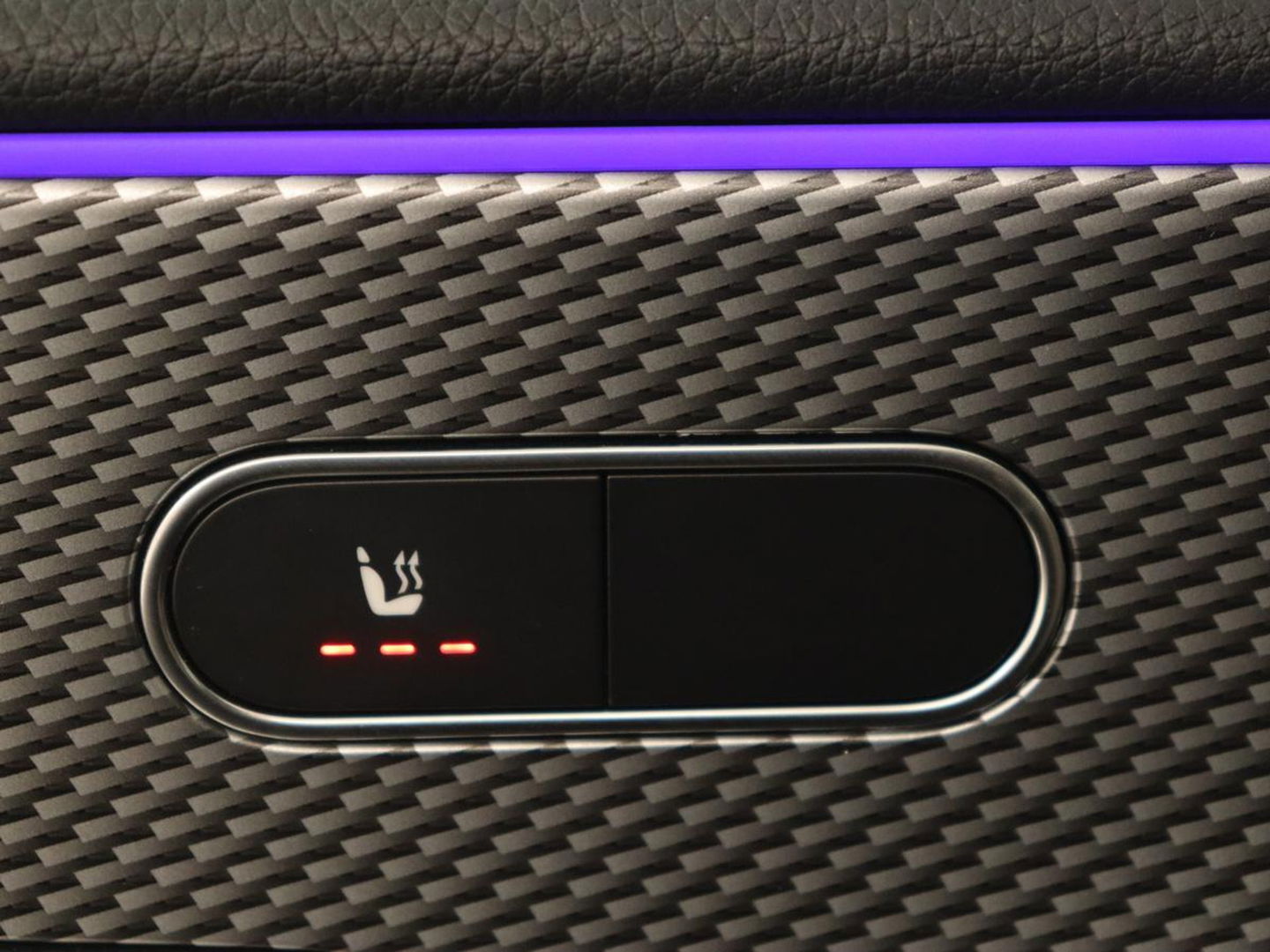Mercedes-Benz A-Klasse 250e Business Solution Luxury | Panoramadak | Leder | Stoelverwarming | Memory | Keyless | Carplay | Sfeerverlichting | PHEV | Plug In